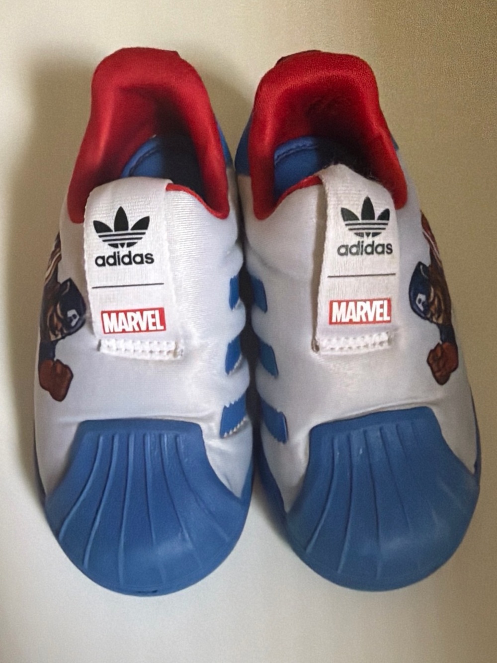 adidas Kids Marvel Captain America Slip-On Sneakers - White/Blue/Red